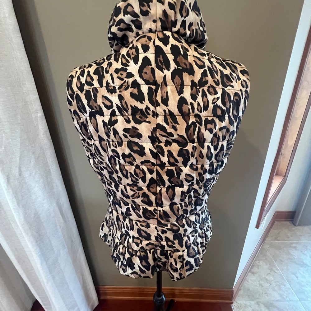 White House Black Market Animal Print puffy vest, zip up, Size Medium - Picture 3 of 13